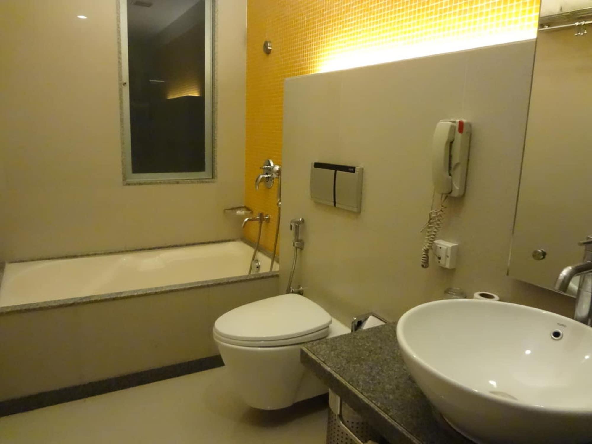 Ramee Guestline Hotel Dadar Mumbai Exterior photo