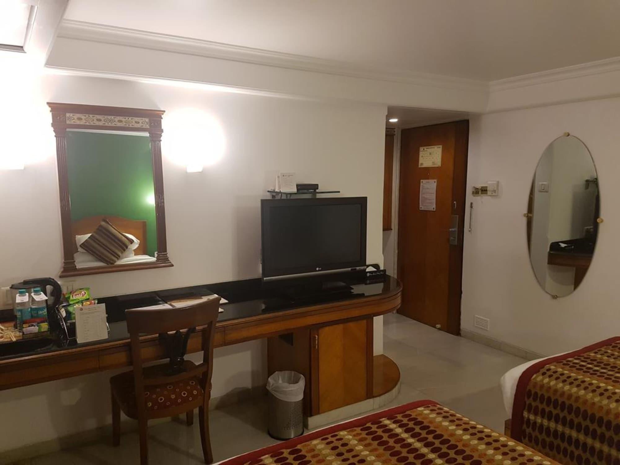 Ramee Guestline Hotel Dadar Mumbai Exterior photo
