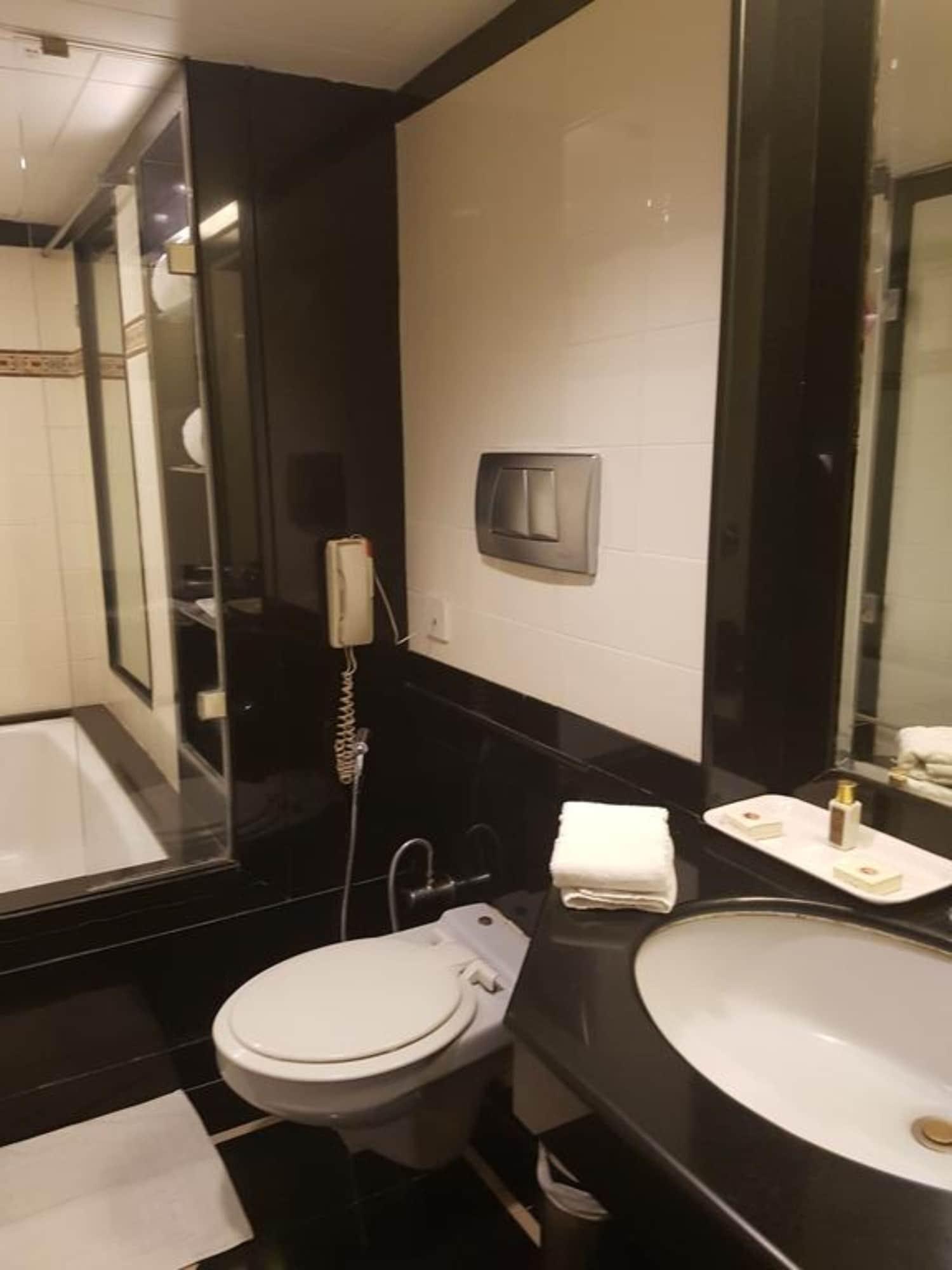 Ramee Guestline Hotel Dadar Mumbai Exterior photo