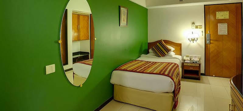 Ramee Guestline Hotel Dadar Mumbai Exterior photo