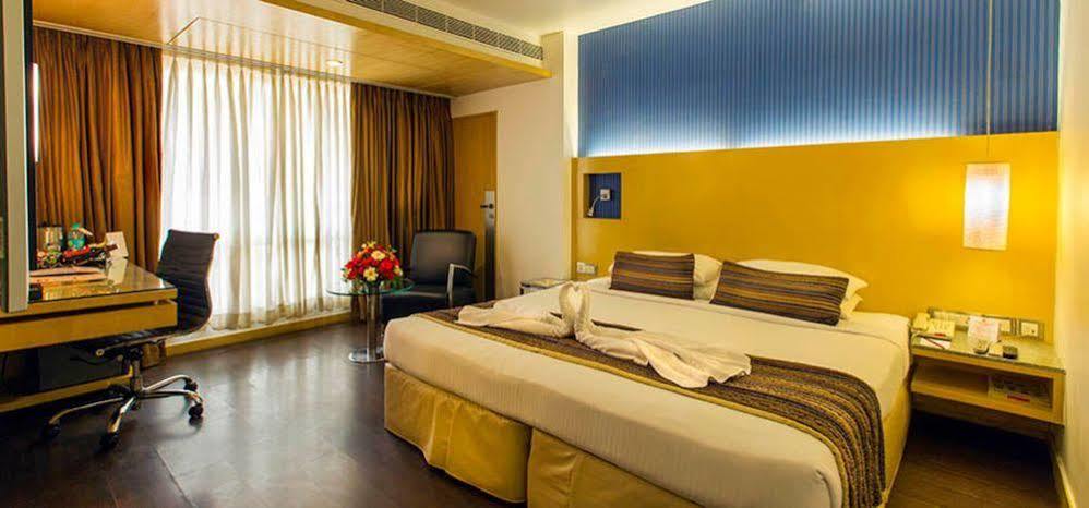Ramee Guestline Hotel Dadar Mumbai Exterior photo